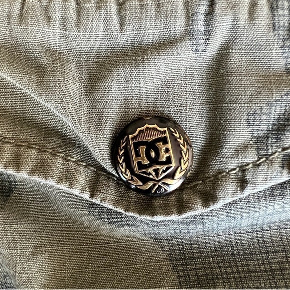 DC Shoe Company Loose Baggy Fit Camo Cargo Bermuda Shorts - Picture 7 of 10